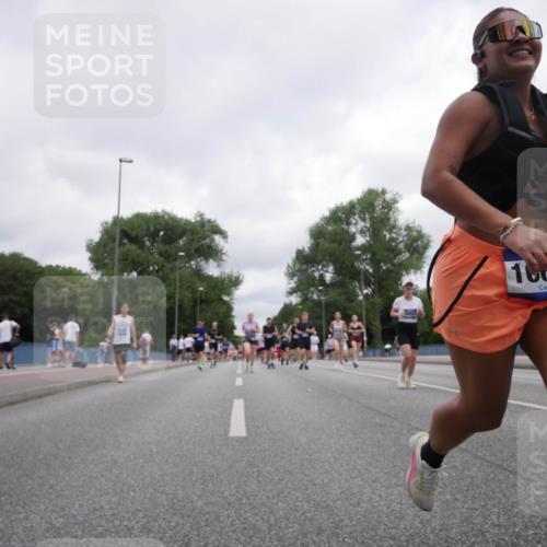 29.06.2025 - hella hamburg halbmarathon Luisa Fischer http://msf.ph/oto/8438046 29.06.2025 10:58:11 Kennedybrücke 10043, 1767, 2566, 5430, 5500, 5882, 6279, 8801, 8803, 10331 meine-sportfotos.de