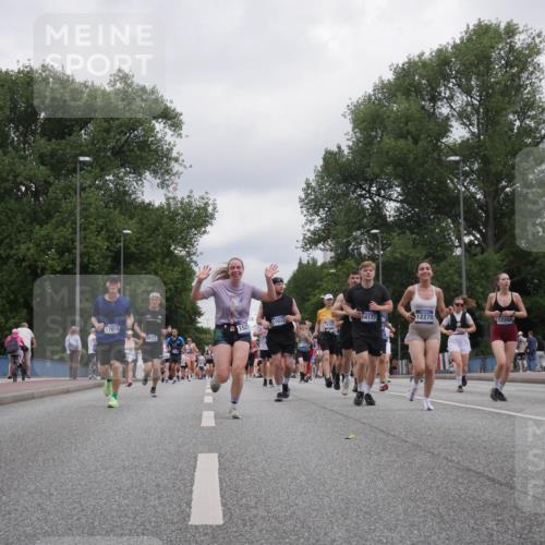 29.06.2025 - hella hamburg halbmarathon Luisa Fischer http://msf.ph/oto/8438057 29.06.2025 10:58:13 Kennedybrücke 13316, 17019, 9521, 1521, 1033, 14177, 12270, 12268, 1767, 2566, 5430, 5500, 5882, 8801, 8803, 9596, 10331 meine-sportfotos.de