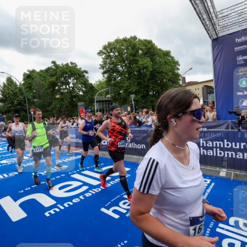29.06.2025 - hella hamburg halbmarathon Zöllner http://msf.ph/oto/8438062 29.06.2025 10:55:18 Ziel 1549, 1628, 2119, 4903, 5643, 6723, 6891, 8973, 9361, 10188, 10263, 10582, 11184, 11747, 12248, 13470, 14834, 15854, 16108, 16521, 18031, 18380, 18531, 18966 meine-sportfotos.de