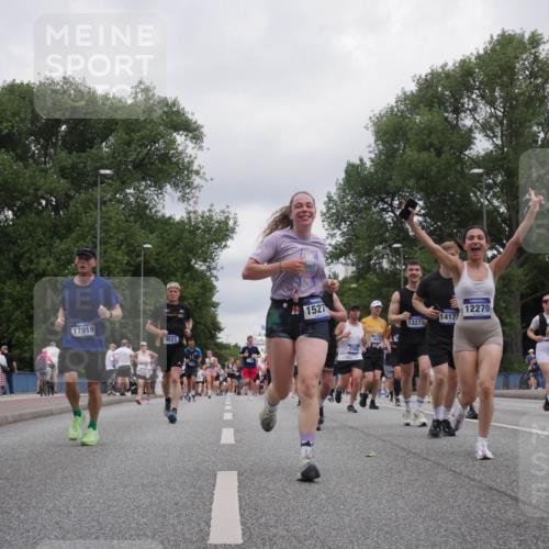 29.06.2025 - hella hamburg halbmarathon Luisa Fischer http://msf.ph/oto/8438087 29.06.2025 10:58:14 Kennedybrücke 17019, 9521, 1527, 1816, 2566, 14177, 13272, 12270, 12268, 1767, 2566, 4971, 5430, 5882, 8801, 8803, 9596 meine-sportfotos.de