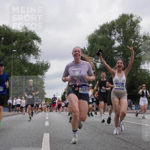 29.06.2025 - hella hamburg halbmarathon Luisa Fischer http://msf.ph/oto/8438096 29.06.2025 10:58:15 Kennedybrücke 17019, 9521, 13272, 15271, 12270, 12268, 2566, 4971, 5430, 5882, 8801, 8803, 9596 meine-sportfotos.de