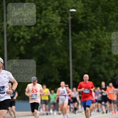 29.06.2025 - hella hamburg halbmarathon Dr. Thomas Lammeyer http://msf.ph/oto/8438112 29.06.2025 10:56:08 Kennedybrücke 1203, 1404, 1418, 1617, 1997, 2484, 2485, 2736, 2778, 3038, 3934, 4878, 5062, 5394, 5534, 5716, 6091, 6456, 6945, 6954, 7770, 7771, 7825, 7841, 7992, 8040, 8200, 8621, 9460, 9462, 9590, 10521, 10614, 10673, 10830, 11126 meine-sportfotos.de