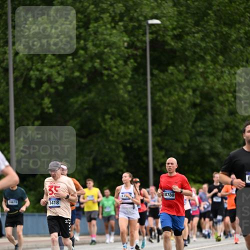 29.06.2025 - hella hamburg halbmarathon Dr. Thomas Lammeyer http://msf.ph/oto/8438117 29.06.2025 10:56:08 Kennedybrücke 1203, 1404, 1418, 1617, 1997, 2484, 2485, 2736, 2778, 3038, 3934, 4878, 5062, 5394, 5534, 5716, 6091, 6456, 6945, 6954, 7770, 7771, 7825, 7841, 7992, 8040, 8200, 8621, 9460, 9462, 9590, 10521, 10614, 10673, 10830, 11126 meine-sportfotos.de