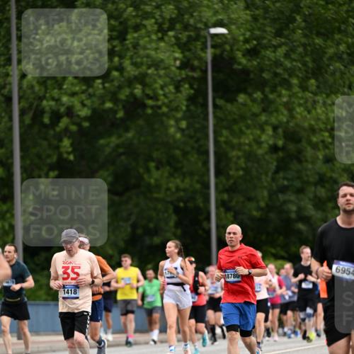 29.06.2025 - hella hamburg halbmarathon Dr. Thomas Lammeyer http://msf.ph/oto/8438128 29.06.2025 10:56:08 Kennedybrücke 1203, 1404, 1418, 1617, 1997, 2484, 2485, 2736, 2778, 3038, 3934, 4878, 5062, 5394, 5534, 5716, 6091, 6456, 6945, 6954, 7770, 7771, 7825, 7841, 7992, 8040, 8200, 8621, 9460, 9462, 9590, 10521, 10614, 10673, 10830, 11126 meine-sportfotos.de