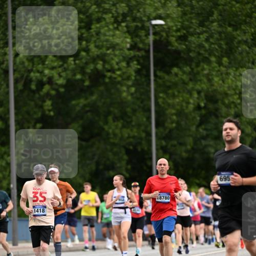 29.06.2025 - hella hamburg halbmarathon Dr. Thomas Lammeyer http://msf.ph/oto/8438142 29.06.2025 10:56:09 Kennedybrücke 1203, 1404, 1418, 1617, 1997, 2484, 2485, 2736, 2778, 3038, 3934, 4878, 5062, 5394, 5534, 5716, 6091, 6456, 6945, 6954, 7770, 7771, 7825, 7841, 7992, 8040, 8200, 8621, 9460, 9462, 9590, 10521, 10614, 10673, 10830, 11126, 11127 meine-sportfotos.de