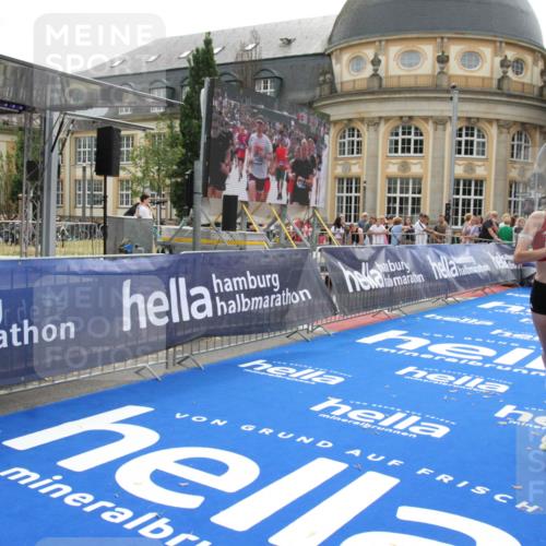 29.06.2025 - hella hamburg halbmarathon Michael Strokosch http://msf.ph/oto/8438147 29.06.2025 10:22:07 Ziel 13751, 16068, 17886, 18693 meine-sportfotos.de