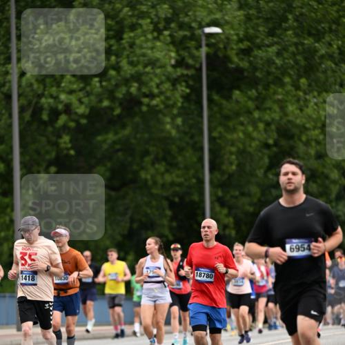 29.06.2025 - hella hamburg halbmarathon Dr. Thomas Lammeyer http://msf.ph/oto/8438152 29.06.2025 10:56:09 Kennedybrücke 1203, 1404, 1418, 1617, 1997, 2484, 2485, 2736, 2778, 3038, 3934, 4878, 5062, 5394, 5534, 5716, 6091, 6456, 6945, 6954, 7770, 7771, 7825, 7841, 7992, 8040, 8200, 8621, 9460, 9462, 9590, 10521, 10614, 10673, 10830, 11126, 11127 meine-sportfotos.de