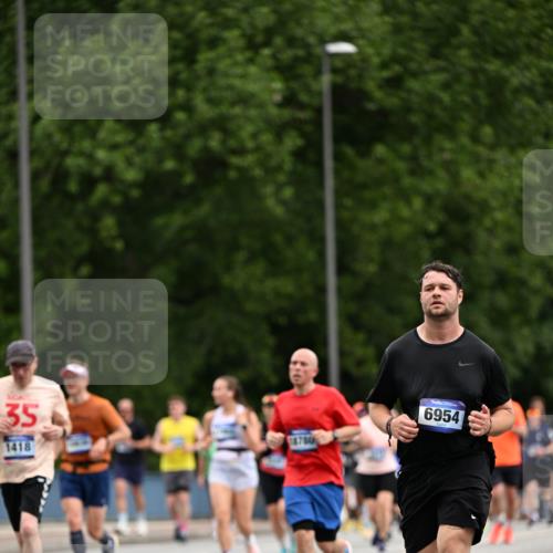 29.06.2025 - hella hamburg halbmarathon Dr. Thomas Lammeyer http://msf.ph/oto/8438164 29.06.2025 10:56:09 Kennedybrücke 1203, 1404, 1418, 1617, 1997, 2484, 2485, 2736, 2778, 3038, 3934, 4878, 5062, 5394, 5534, 5716, 6091, 6456, 6945, 6954, 7770, 7771, 7825, 7841, 7992, 8040, 8200, 8621, 9460, 9462, 9590, 10521, 10614, 10673, 10830, 11126, 11127 meine-sportfotos.de