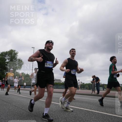 29.06.2025 - hella hamburg halbmarathon Luisa Fischer http://msf.ph/oto/8438172 29.06.2025 10:58:18 Kennedybrücke 1816, 5802, 11033, 13272, 157, 1198, 2566, 4971, 5882, 6982, 9596 meine-sportfotos.de