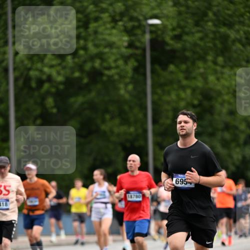 29.06.2025 - hella hamburg halbmarathon Dr. Thomas Lammeyer http://msf.ph/oto/8438173 29.06.2025 10:56:09 Kennedybrücke 1203, 1404, 1418, 1617, 1997, 2484, 2485, 2736, 2778, 3038, 3934, 4878, 5062, 5394, 5534, 5716, 6091, 6456, 6945, 6954, 7770, 7771, 7825, 7841, 7992, 8040, 8200, 8621, 9460, 9462, 9590, 10521, 10614, 10673, 10830, 11126, 11127 meine-sportfotos.de