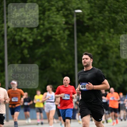 29.06.2025 - hella hamburg halbmarathon Dr. Thomas Lammeyer http://msf.ph/oto/8438181 29.06.2025 10:56:09 Kennedybrücke 1203, 1404, 1418, 1617, 1997, 2484, 2485, 2736, 2778, 3038, 3934, 4878, 5062, 5394, 5534, 5716, 6091, 6456, 6945, 6954, 7770, 7771, 7825, 7841, 7992, 8040, 8200, 8621, 9460, 9462, 9590, 10521, 10614, 10673, 10830, 11126, 11127 meine-sportfotos.de