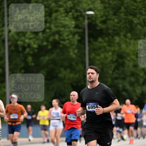 29.06.2025 - hella hamburg halbmarathon Dr. Thomas Lammeyer http://msf.ph/oto/8438186 29.06.2025 10:56:10 Kennedybrücke 1203, 1404, 1418, 1617, 1997, 2736, 2778, 3038, 3934, 4878, 5062, 5394, 5534, 5716, 6091, 6456, 6945, 6954, 7770, 7771, 7825, 7841, 7992, 8040, 8200, 8621, 9460, 9462, 9582, 9590, 10614, 10673, 10830, 11126, 11127 meine-sportfotos.de