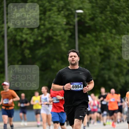29.06.2025 - hella hamburg halbmarathon Dr. Thomas Lammeyer http://msf.ph/oto/8438197 29.06.2025 10:56:10 Kennedybrücke 1203, 1404, 1418, 1617, 1997, 2736, 2778, 3038, 3934, 4878, 5062, 5394, 5534, 5716, 6091, 6456, 6945, 6954, 7770, 7771, 7825, 7841, 7992, 8040, 8200, 8621, 9460, 9462, 9582, 9590, 10614, 10673, 10830, 11126, 11127 meine-sportfotos.de