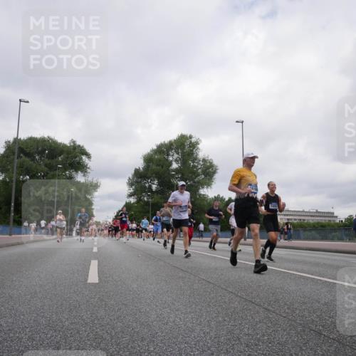 29.06.2025 - hella hamburg halbmarathon Luisa Fischer http://msf.ph/oto/8438201 29.06.2025 10:58:20 Kennedybrücke 13283, 19111, 18168, 5882, 1198, 2566, 3465, 3467, 4971, 5392, 5882, 6839, 6982, 9596 meine-sportfotos.de