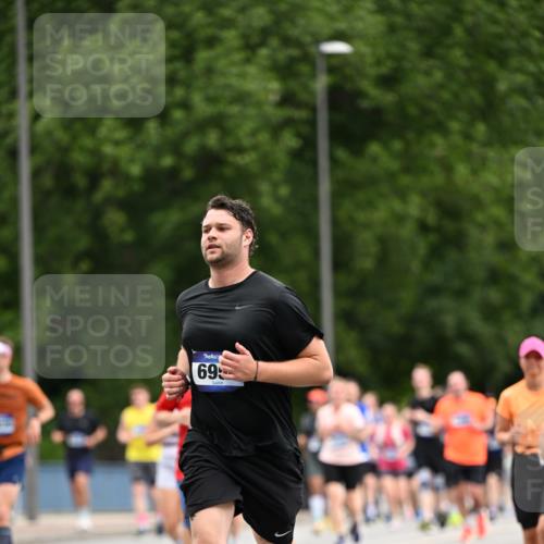 29.06.2025 - hella hamburg halbmarathon Dr. Thomas Lammeyer http://msf.ph/oto/8438211 29.06.2025 10:56:10 Kennedybrücke 1203, 1404, 1418, 1617, 1997, 2736, 2778, 3038, 3934, 4878, 5062, 5394, 5534, 5716, 6091, 6456, 6945, 6954, 7770, 7771, 7825, 7841, 7992, 8040, 8200, 8621, 9460, 9462, 9582, 9590, 10614, 10673, 10830, 11126, 11127 meine-sportfotos.de