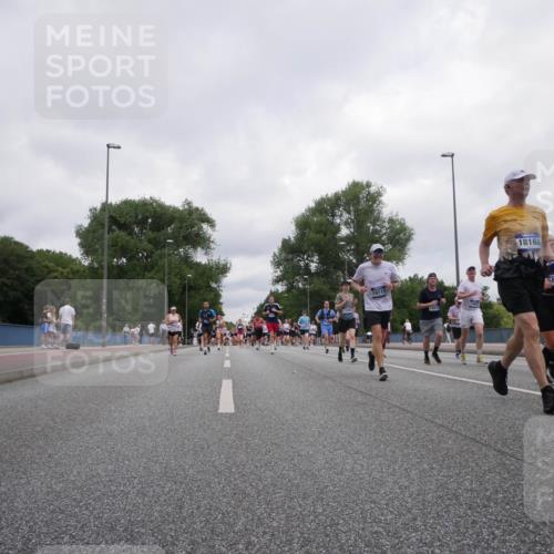 29.06.2025 - hella hamburg halbmarathon Luisa Fischer http://msf.ph/oto/8438214 29.06.2025 10:58:20 Kennedybrücke 19111, 14515, 18168, 882, 1198, 2566, 3465, 3467, 4971, 5392, 5882, 6839, 6982, 9596 meine-sportfotos.de