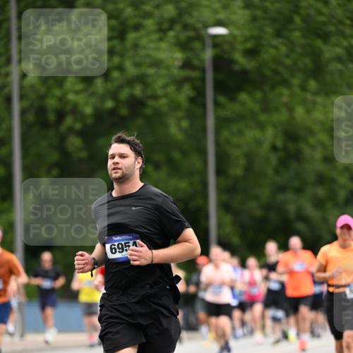 29.06.2025 - hella hamburg halbmarathon Dr. Thomas Lammeyer http://msf.ph/oto/8438220 29.06.2025 10:56:10 Kennedybrücke 1203, 1404, 1418, 1617, 1997, 2736, 2778, 3038, 3934, 4878, 5062, 5394, 5534, 5716, 6091, 6456, 6945, 6954, 7770, 7771, 7825, 7841, 7992, 8040, 8200, 8621, 9460, 9462, 9582, 9590, 10614, 10673, 10830, 11126, 11127 meine-sportfotos.de