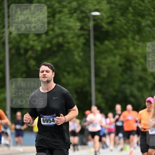 29.06.2025 - hella hamburg halbmarathon Dr. Thomas Lammeyer http://msf.ph/oto/8438231 29.06.2025 10:56:11 Kennedybrücke 1203, 1404, 1418, 1617, 1997, 2736, 2778, 3038, 3934, 4878, 5062, 5394, 5534, 5716, 6091, 6456, 6945, 6954, 7770, 7771, 7825, 7841, 7992, 8040, 8200, 8621, 9460, 9462, 9582, 9583, 9590, 10614, 10673, 10830, 11126, 11127 meine-sportfotos.de