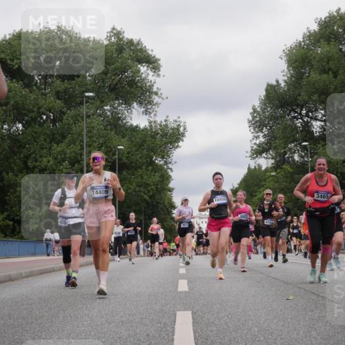 29.06.2025 - hella hamburg halbmarathon Luisa Fischer http://msf.ph/oto/8438233 29.06.2025 10:58:26 Kennedybrücke 14409, 055, 1949, 16637, 10458, 3002, 4192, 3465, 16433, 3467, 1198, 2632, 3002, 3157, 3465, 3467, 3761, 4191, 4192, 4971, 5392, 5727, 6839, 6982, 8012, 9596, 10686 meine-sportfotos.de