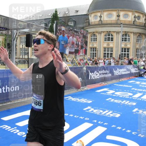 29.06.2025 - hella hamburg halbmarathon Michael Strokosch http://msf.ph/oto/8438240 29.06.2025 10:22:10 Ziel 16068, 17886, 18693 meine-sportfotos.de