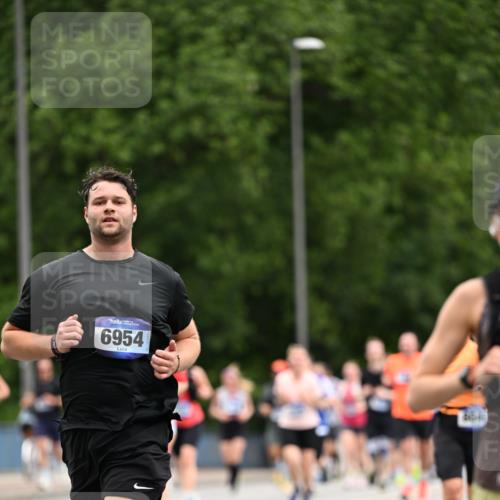 29.06.2025 - hella hamburg halbmarathon Dr. Thomas Lammeyer http://msf.ph/oto/8438257 29.06.2025 10:56:11 Kennedybrücke 1203, 1404, 1418, 1617, 1997, 2736, 2778, 3038, 3934, 4878, 5062, 5394, 5534, 5716, 6091, 6456, 6945, 6954, 7770, 7771, 7825, 7841, 7992, 8040, 8200, 8621, 9460, 9462, 9582, 9583, 9590, 10614, 10673, 10830, 11126, 11127 meine-sportfotos.de