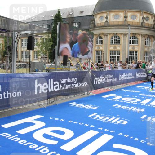 29.06.2025 - hella hamburg halbmarathon Michael Strokosch http://msf.ph/oto/8438260 29.06.2025 10:22:13 Ziel 10650, 18693 meine-sportfotos.de
