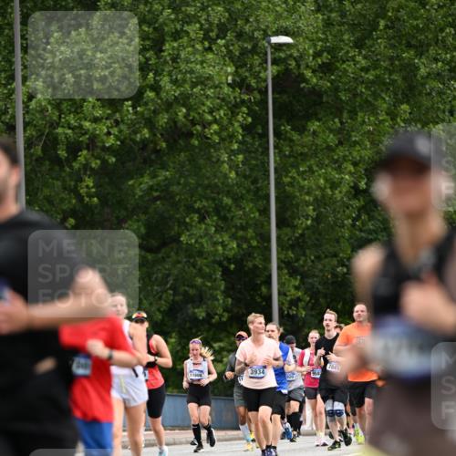 29.06.2025 - hella hamburg halbmarathon Dr. Thomas Lammeyer http://msf.ph/oto/8438276 29.06.2025 10:56:11 Kennedybrücke 1203, 1404, 1418, 1617, 1997, 2736, 2778, 3038, 3934, 4878, 5062, 5394, 5534, 5716, 6091, 6456, 6945, 6954, 7770, 7771, 7825, 7841, 7992, 8040, 8200, 8621, 9460, 9462, 9582, 9583, 9590, 10614, 10673, 10830, 11126, 11127 meine-sportfotos.de