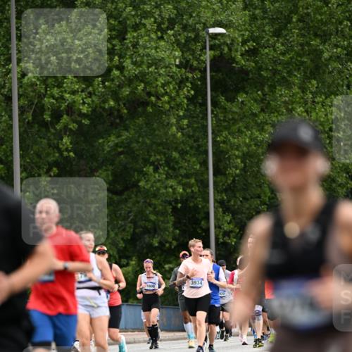 29.06.2025 - hella hamburg halbmarathon Dr. Thomas Lammeyer http://msf.ph/oto/8438288 29.06.2025 10:56:11 Kennedybrücke 1203, 1404, 1418, 1617, 1997, 2736, 2778, 3038, 3934, 4878, 5062, 5394, 5534, 5716, 6091, 6456, 6945, 6954, 7770, 7771, 7825, 7841, 7992, 8040, 8200, 8621, 9460, 9462, 9582, 9583, 9590, 10614, 10673, 10830, 11126, 11127 meine-sportfotos.de