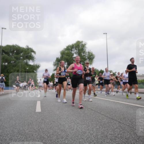 29.06.2025 - hella hamburg halbmarathon Luisa Fischer http://msf.ph/oto/8438317 29.06.2025 10:58:30 Kennedybrücke 3002, 1198, 1263, 2090, 2452, 2632, 3002, 3157, 3274, 3465, 3467, 3761, 3795, 4191, 4192, 5392, 5727, 6839, 7238, 8012, 8186, 8403, 10686 meine-sportfotos.de