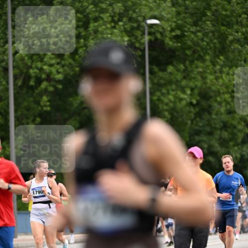 29.06.2025 - hella hamburg halbmarathon Dr. Thomas Lammeyer http://msf.ph/oto/8438326 29.06.2025 10:56:12 Kennedybrücke 1203, 1404, 1418, 1997, 2736, 2778, 3038, 3934, 4878, 5062, 5394, 5534, 5716, 6091, 6456, 6954, 7770, 7771, 7825, 7841, 7992, 8040, 8200, 8621, 9460, 9462, 9582, 9583, 9590, 10614, 10673, 10830, 11126, 11127 meine-sportfotos.de