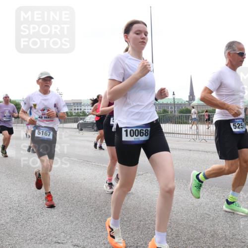 29.06.2025 - hella hamburg halbmarathon Lena Gebhardt http://msf.ph/oto/8438344 29.06.2025 10:29:01 Lombardsbrücke 169, 12442, 18032, 40, 5167, 10068, 5250, 1518, 1557, 1869, 2688, 3717, 4161, 4362, 4373, 4700, 4834, 4982, 5167, 5249, 5250, 5903, 6102, 6345, 7169, 7449, 8048, 8560, 9642, 9716, 10068, 10198, 10808, 11989, 12099, 12404, 12442, 12958, 13090, 14205, 15143, 15256, 15452, 15453, 15952, 15955, 16125, 16643, 16673, 18414 meine-sportfotos.de