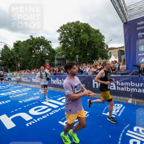 29.06.2025 - hella hamburg halbmarathon Zöllner http://msf.ph/oto/8438366 29.06.2025 10:55:23 Ziel 4189, 5287, 5643, 6723, 6891, 8487, 10263, 11184, 12526, 13236, 13470, 16521, 16985, 17940, 18290, 18380, 18531 meine-sportfotos.de