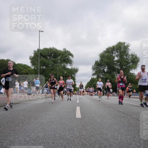 29.06.2025 - hella hamburg halbmarathon Luisa Fischer http://msf.ph/oto/8438383 29.06.2025 10:58:34 Kennedybrücke 1949, 12147, 12, 3795, 1263, 3761, 1263, 1917, 2090, 2452, 2632, 3002, 3157, 3274, 3761, 3795, 4191, 4192, 5727, 6023, 7238, 8012, 8186, 8403, 8626, 10686 meine-sportfotos.de