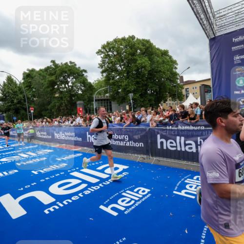 29.06.2025 - hella hamburg halbmarathon Zöllner http://msf.ph/oto/8438388 29.06.2025 10:55:23 Ziel 4189, 5287, 5643, 6723, 6891, 8487, 10263, 11184, 12526, 13236, 13470, 16521, 16985, 17940, 18290, 18380, 18531 meine-sportfotos.de