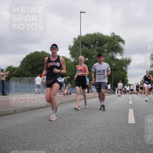 29.06.2025 - hella hamburg halbmarathon Luisa Fischer http://msf.ph/oto/8438427 29.06.2025 10:58:36 Kennedybrücke 16, 12147, 12148, 8403, 186, 1263, 1917, 2090, 2452, 2632, 3157, 3274, 3761, 3795, 5483, 5727, 6023, 7219, 7238, 8012, 8186, 8403, 8626, 10686 meine-sportfotos.de