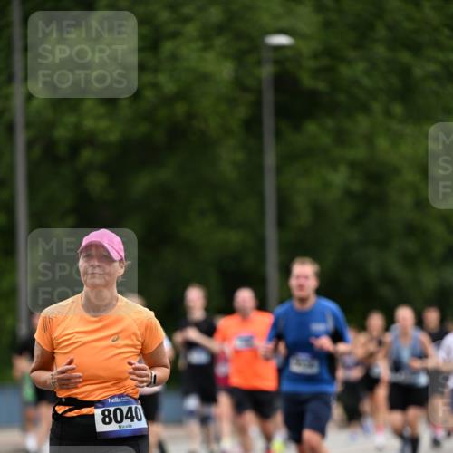 29.06.2025 - hella hamburg halbmarathon Dr. Thomas Lammeyer http://msf.ph/oto/8438436 29.06.2025 10:56:15 Kennedybrücke 1203, 1404, 1418, 1997, 3038, 3934, 4087, 4878, 5062, 5394, 5534, 5716, 6091, 6456, 6954, 7691, 7770, 7771, 7825, 7841, 8040, 8200, 8621, 9220, 9460, 9462, 9582, 9583, 9590, 9594, 9673, 10614, 10830, 11126, 11127 meine-sportfotos.de