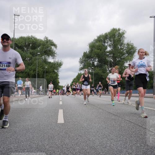 29.06.2025 - hella hamburg halbmarathon Luisa Fischer http://msf.ph/oto/8438448 29.06.2025 10:58:37 Kennedybrücke 12148, 8409, 8186, 15687, 1263, 1917, 2090, 2452, 2632, 3157, 3274, 3761, 3795, 5483, 5727, 6023, 7219, 7238, 8186, 8403, 8626, 10686 meine-sportfotos.de