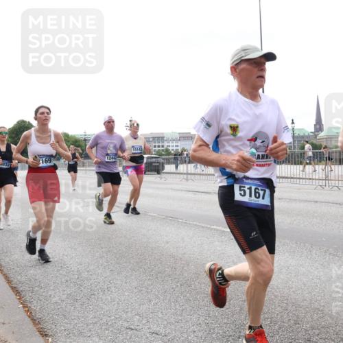 29.06.2025 - hella hamburg halbmarathon Lena Gebhardt http://msf.ph/oto/8438449 29.06.2025 10:29:02 Lombardsbrücke 15143, 3032, 169, 12442, 5249, 5167, 1230, 1518, 1557, 1869, 2688, 3717, 4161, 4362, 4373, 4700, 4834, 4982, 5167, 5249, 5250, 5903, 6102, 6345, 7169, 7449, 8048, 8560, 9642, 9716, 10068, 10198, 10641, 10808, 11989, 12099, 12404, 12442, 12958, 13090, 14205, 15143, 15256, 15452, 15453, 15952, 15955, 16125, 16643, 16673, 18414 meine-sportfotos.de