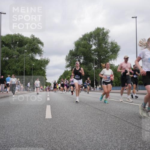 29.06.2025 - hella hamburg halbmarathon Luisa Fischer http://msf.ph/oto/8438454 29.06.2025 10:58:38 Kennedybrücke 8403, 186, 1013, 1263, 1917, 2090, 2452, 3157, 3274, 3761, 3795, 5483, 5727, 6023, 7219, 7238, 8186, 8403, 8626 meine-sportfotos.de