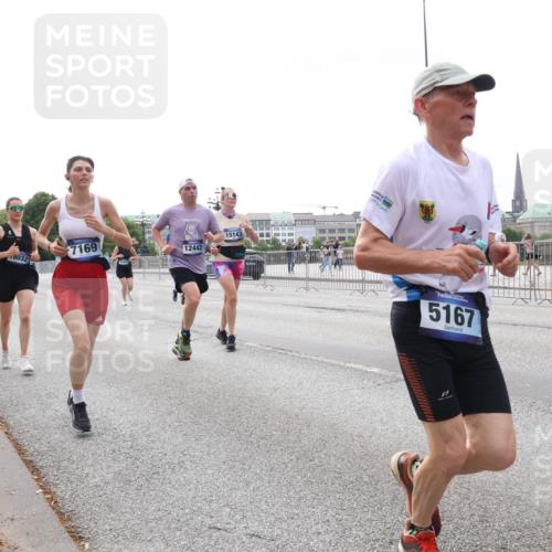 29.06.2025 - hella hamburg halbmarathon Lena Gebhardt http://msf.ph/oto/8438466 29.06.2025 10:29:02 Lombardsbrücke 7169, 12442, 8032, 15143, 5167, 524, 1230, 1518, 1557, 1869, 2688, 3717, 4161, 4362, 4373, 4700, 4834, 4982, 5167, 5249, 5250, 5903, 6102, 6345, 7169, 7449, 8048, 8560, 9642, 9716, 10068, 10198, 10641, 10808, 11989, 12099, 12404, 12442, 12958, 13090, 14205, 15143, 15256, 15452, 15453, 15952, 15955, 16125, 16643, 16673, 18414 meine-sportfotos.de