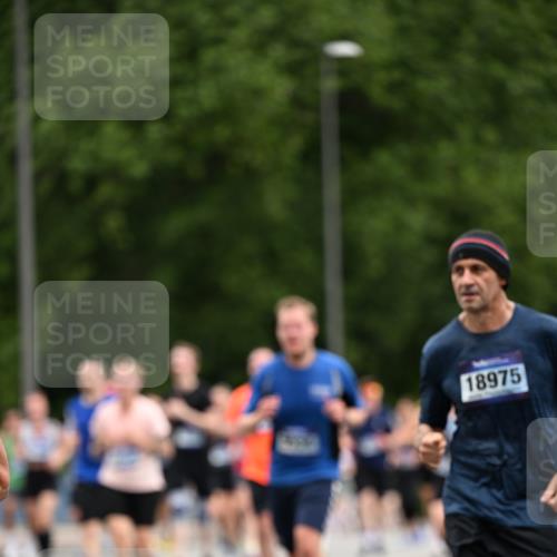 29.06.2025 - hella hamburg halbmarathon Dr. Thomas Lammeyer http://msf.ph/oto/8438476 29.06.2025 10:56:16 Kennedybrücke 1203, 1404, 1418, 1997, 3038, 3934, 4087, 4878, 5062, 5394, 5534, 5716, 6456, 6954, 7691, 7770, 7771, 7825, 7841, 8040, 8200, 8621, 9220, 9460, 9462, 9582, 9583, 9590, 9594, 9673, 10614, 10830, 11126, 11127 meine-sportfotos.de