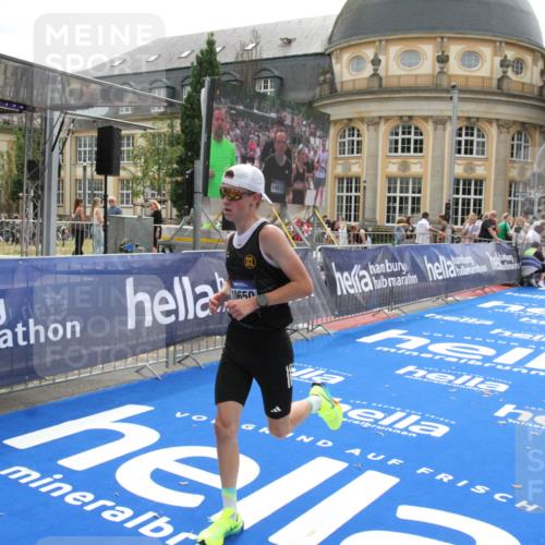 29.06.2025 - hella hamburg halbmarathon Michael Strokosch http://msf.ph/oto/8438482 29.06.2025 10:22:19 Ziel 10650 meine-sportfotos.de