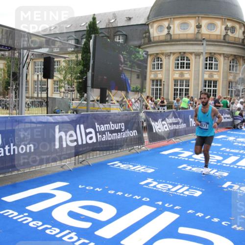 29.06.2025 - hella hamburg halbmarathon Michael Strokosch http://msf.ph/oto/8438504 29.06.2025 10:22:27 Ziel 4571, 9475 meine-sportfotos.de