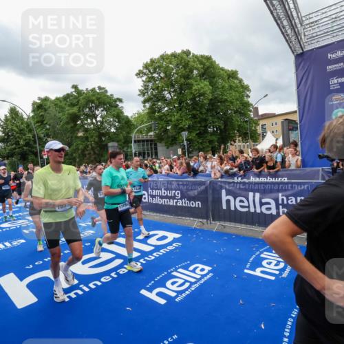 29.06.2025 - hella hamburg halbmarathon Zöllner http://msf.ph/oto/8438508 29.06.2025 10:55:26 Ziel 1130, 2252, 2771, 4189, 4951, 5287, 5643, 6723, 6938, 8487, 11184, 12526, 13234, 13236, 13470, 16213, 16985, 17603, 17940, 18290, 18380, 18531 meine-sportfotos.de