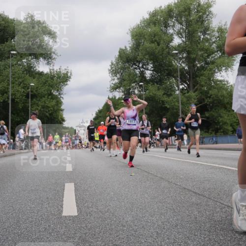 29.06.2025 - hella hamburg halbmarathon Luisa Fischer http://msf.ph/oto/8438510 29.06.2025 10:58:40 Kennedybrücke 15791, 1917, 8626, 157, 8403, 1013, 1263, 1917, 2084, 2090, 2452, 3274, 3795, 5483, 6023, 7219, 7238, 8110, 8186, 8403, 8626 meine-sportfotos.de