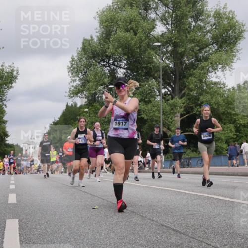 29.06.2025 - hella hamburg halbmarathon Luisa Fischer http://msf.ph/oto/8438540 29.06.2025 10:58:41 Kennedybrücke 2222, 1737, 1917, 5230, 7219, 8626, 1013, 1917, 2084, 2090, 2452, 3274, 5483, 6023, 7219, 7238, 8110, 8186, 8519, 8626, 10471 meine-sportfotos.de