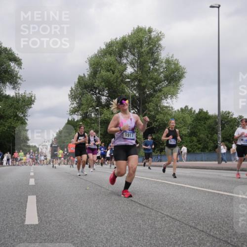 29.06.2025 - hella hamburg halbmarathon Luisa Fischer http://msf.ph/oto/8438553 29.06.2025 10:58:41 Kennedybrücke 5157, 13733, 1917, 16533, 8626, 1013, 1917, 2084, 2090, 2452, 3274, 5483, 6023, 7219, 7238, 8110, 8186, 8519, 8626, 10471 meine-sportfotos.de