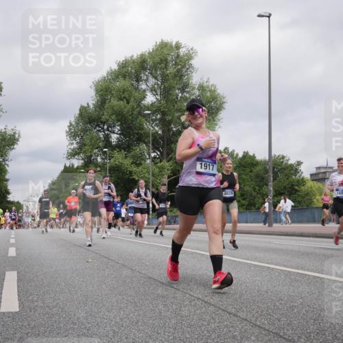 29.06.2025 - hella hamburg halbmarathon Luisa Fischer http://msf.ph/oto/8438567 29.06.2025 10:58:42 Kennedybrücke 11737, 13733, 1917, 8626, 16533, 1013, 1917, 2084, 2090, 3274, 5483, 6023, 7219, 7238, 7766, 8110, 8186, 8519, 8626, 10471 meine-sportfotos.de