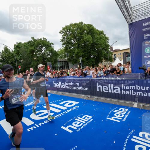 29.06.2025 - hella hamburg halbmarathon Zöllner http://msf.ph/oto/8438581 29.06.2025 10:55:27 Ziel 1130, 2252, 2771, 4189, 4951, 5287, 5643, 6938, 8487, 11184, 12526, 13234, 13236, 13470, 16213, 16985, 17603, 17940, 18290, 18380, 18531 meine-sportfotos.de