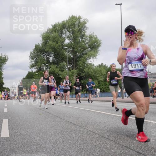 29.06.2025 - hella hamburg halbmarathon Luisa Fischer http://msf.ph/oto/8438584 29.06.2025 10:58:42 Kennedybrücke 173, 13733, 11, 13230, 7219, 8626, 1917, 16533, 1013, 1917, 2084, 2090, 3274, 5483, 6023, 7219, 7238, 7766, 8110, 8186, 8519, 8626, 10471 meine-sportfotos.de